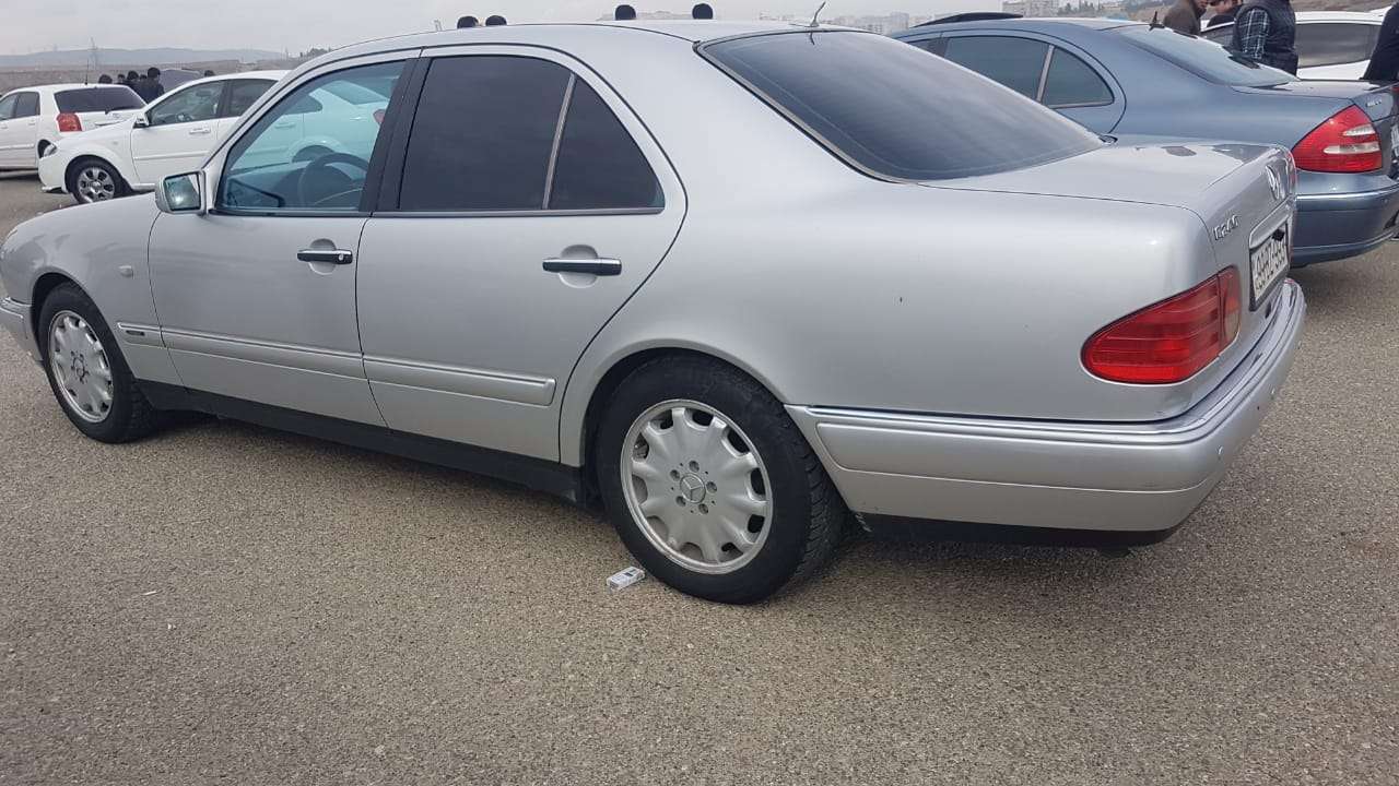 Mercedes E 240, 1998 il, 2.4 L, 373 943 km