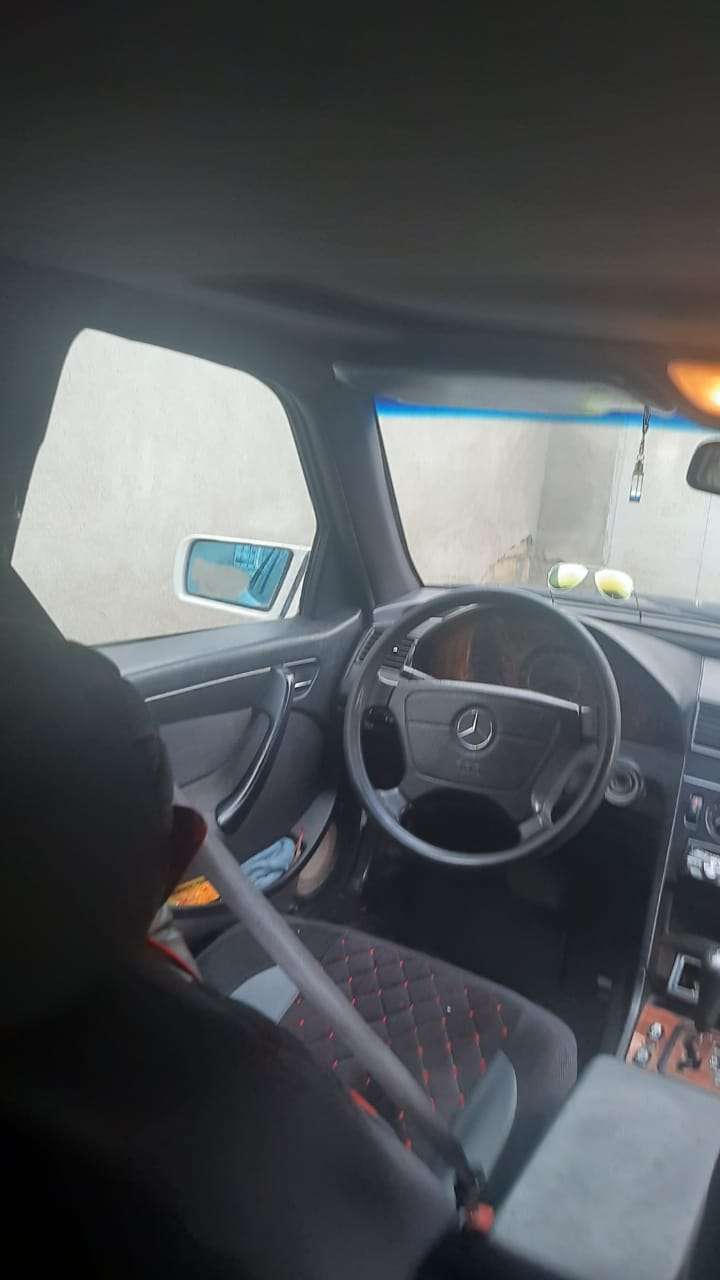 Mercedes C 250, 1998 il, 2.5 L, 350 000 km