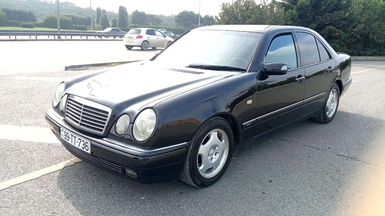 Mercedes E 240, 1999 il, 2.4 L, 382 850 km