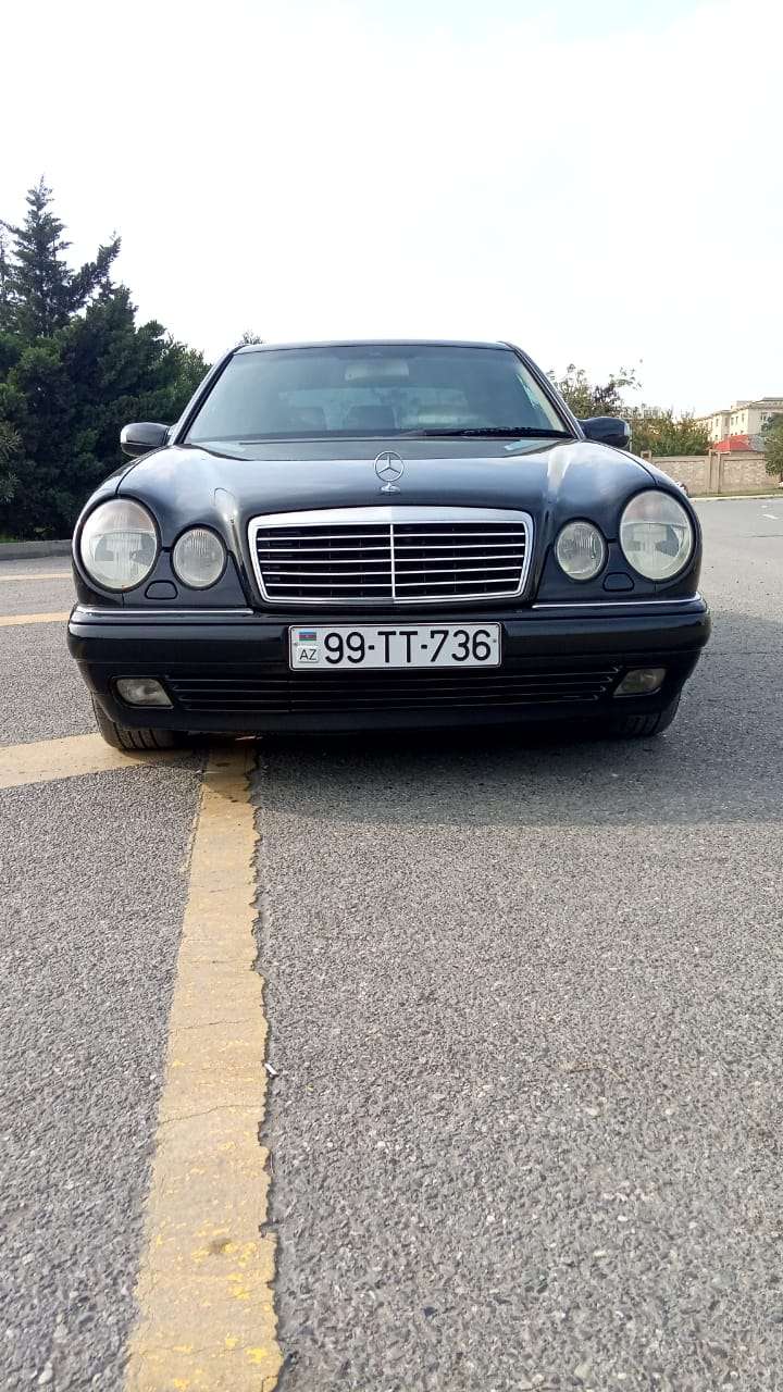 Mercedes E 240, 1999 il, 2.4 L, 382 850 km