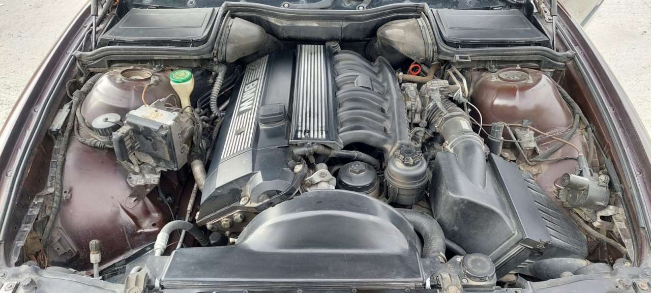 BMW 528, 1996 il, 2.8 L, 281 616 km