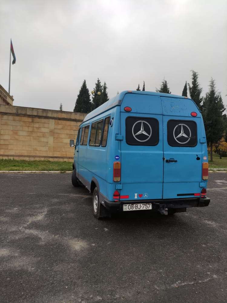 Mercedes 208 D, 1990 il, 2.3 L, 400 000 km