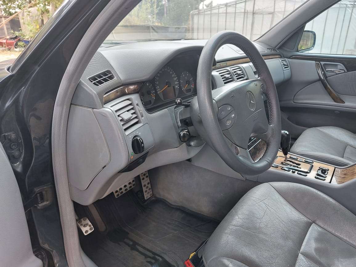 Mercedes E 220, 2001 il, 2.2 L, 470 000 km
