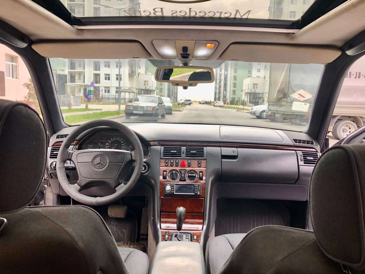 Mercedes E 320, 1997 il, 3.2 L, 327 802 km