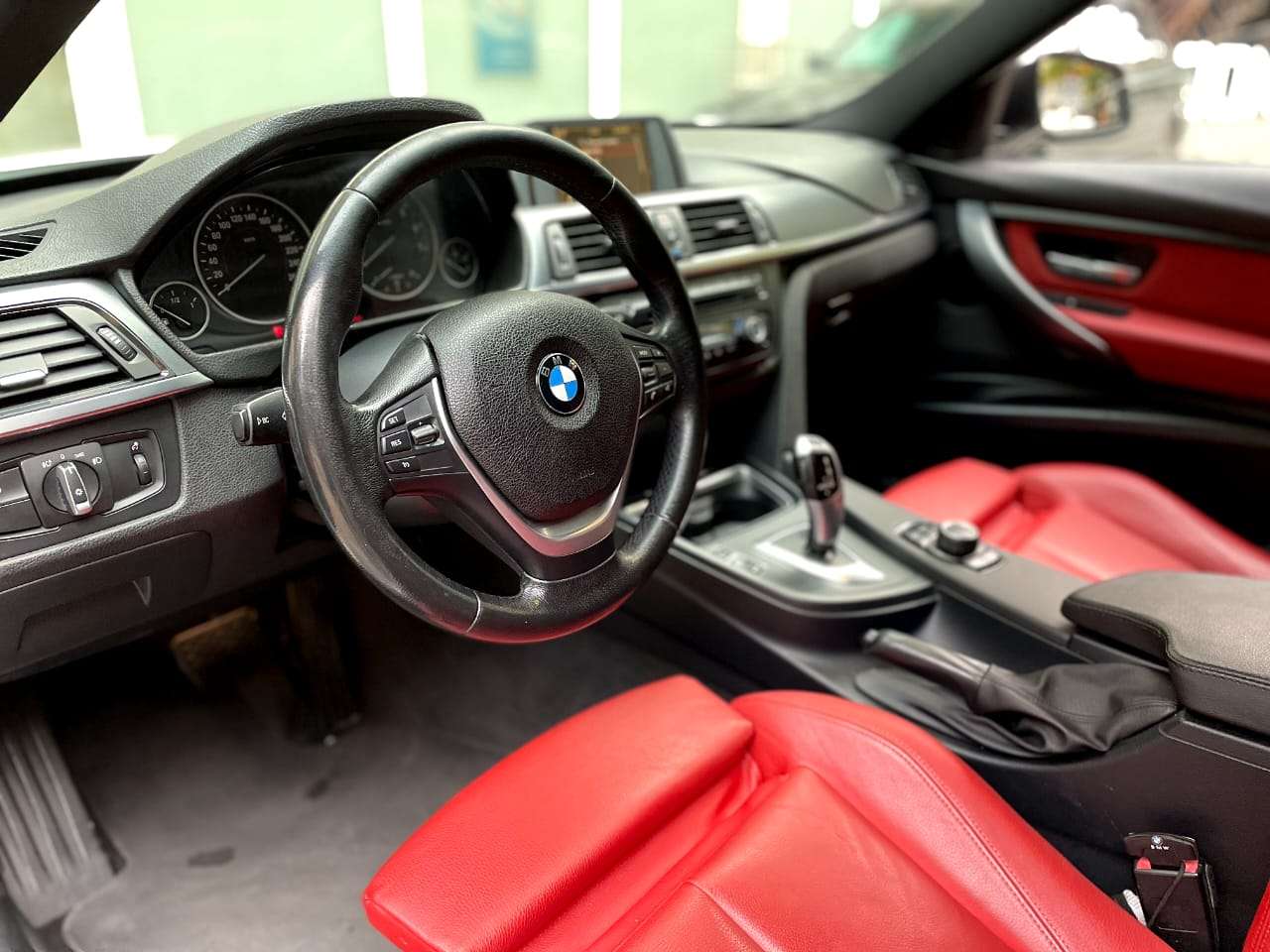 BMW 320, 2014 il, 2.0 L, 223 000 km