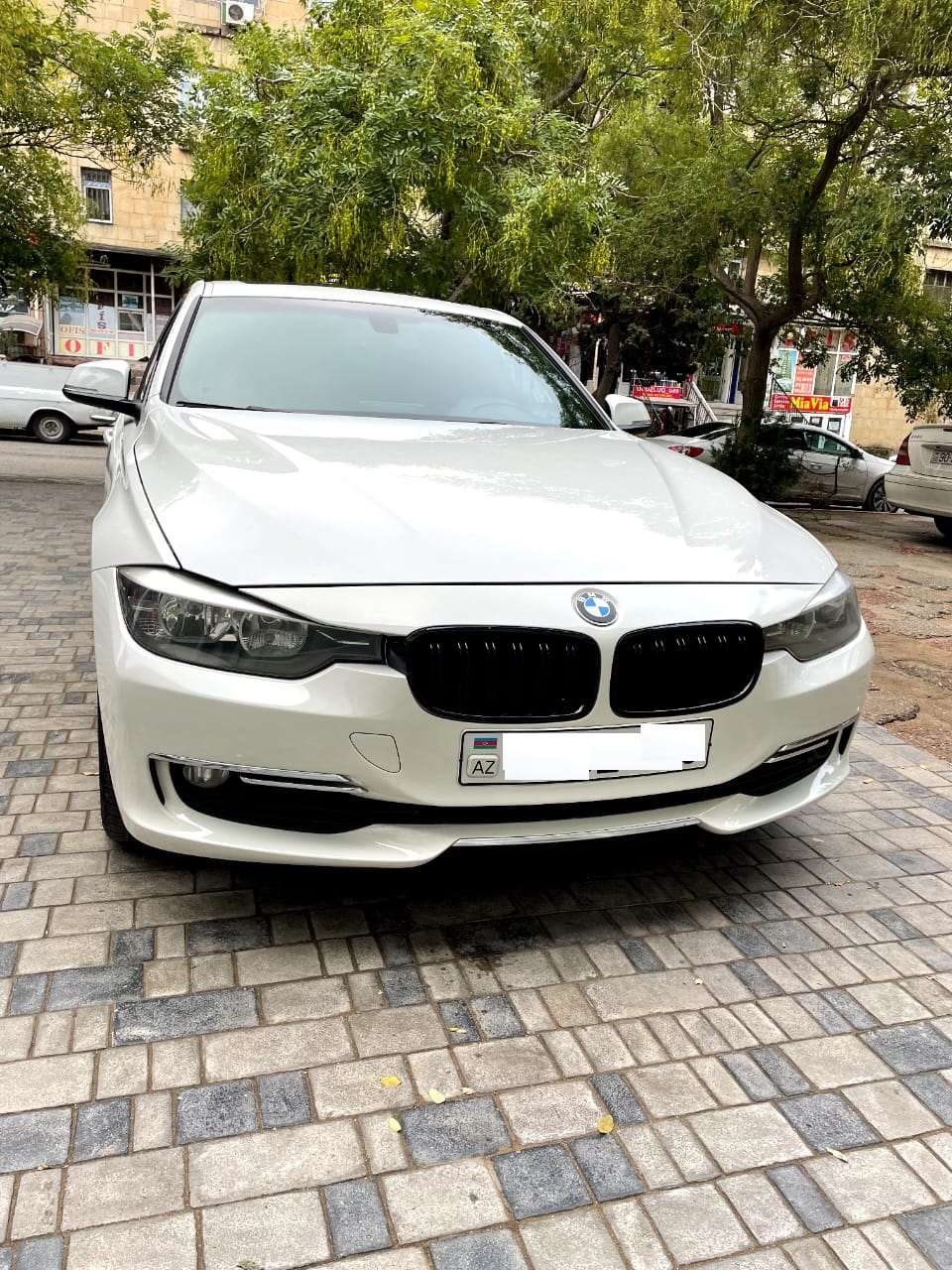 BMW 320, 2014 il, 2.0 L, 223 000 km