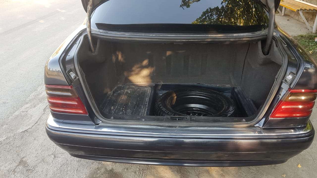 Mercedes E 320, 1997 il, 3.2 L, 485 000 km
