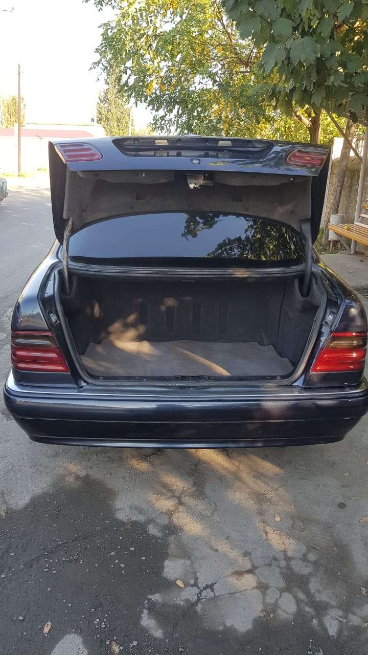 Mercedes E 320, 1997 il, 3.2 L, 485 000 km