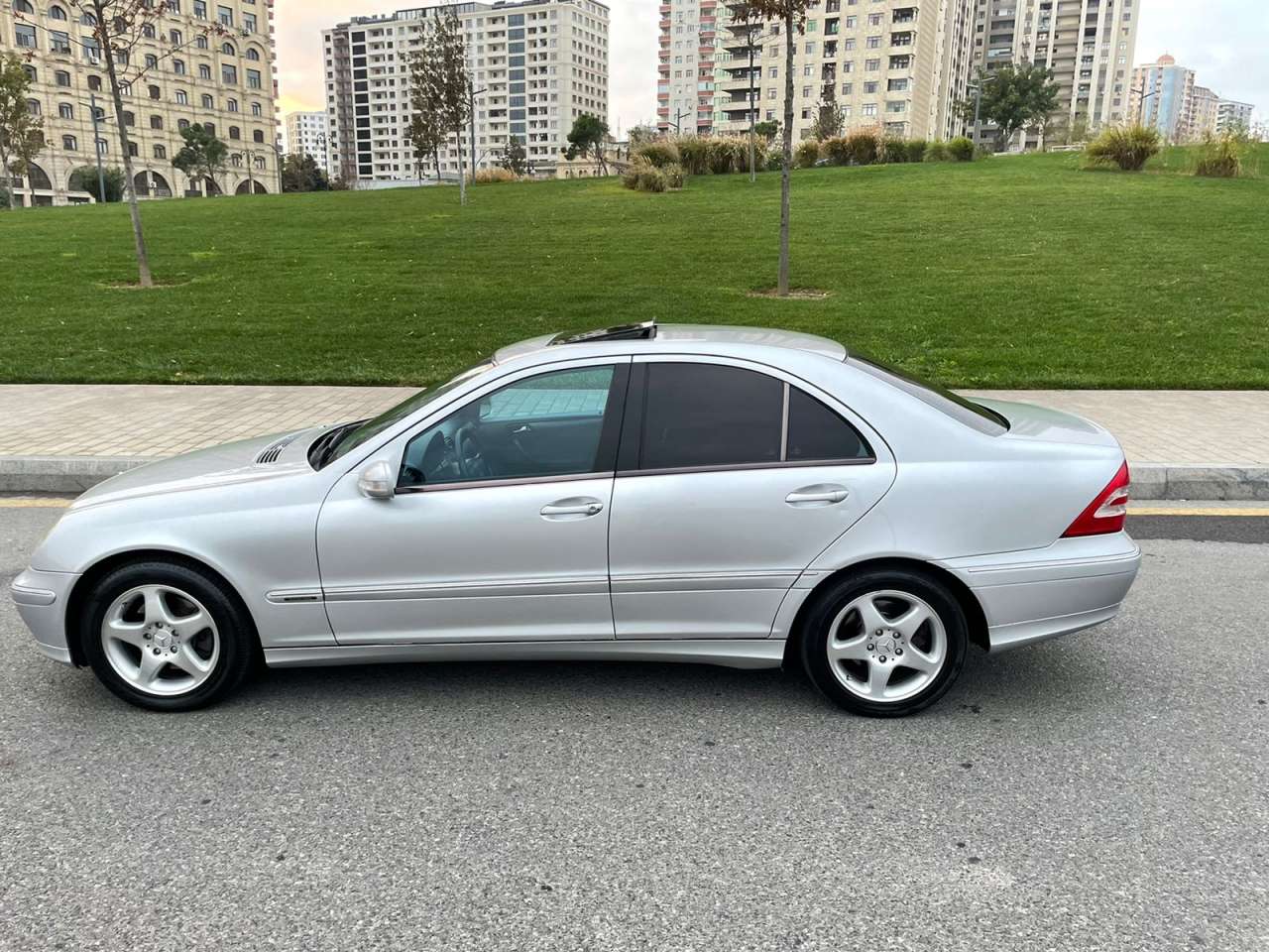 Mercedes C 240, 2002 il, 2.6 L, 366 000 km