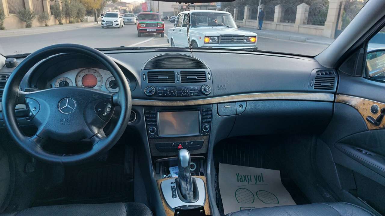 Mercedes E 320, 2004 il, 3.2 L, 260 000 km