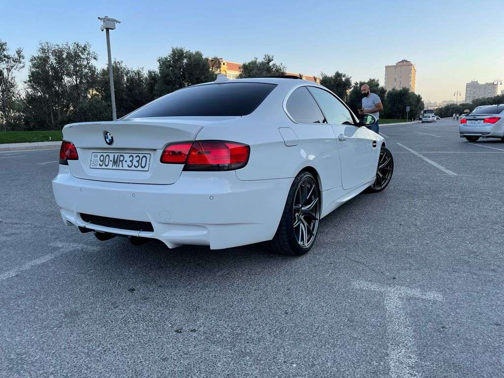 BMW 325, 2007 il, 2.5 L, 229 000 km
