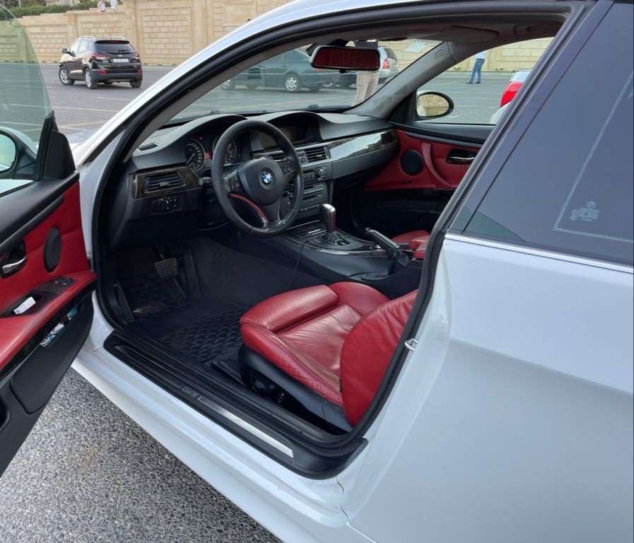 BMW 325, 2007 il, 2.5 L, 229 000 km