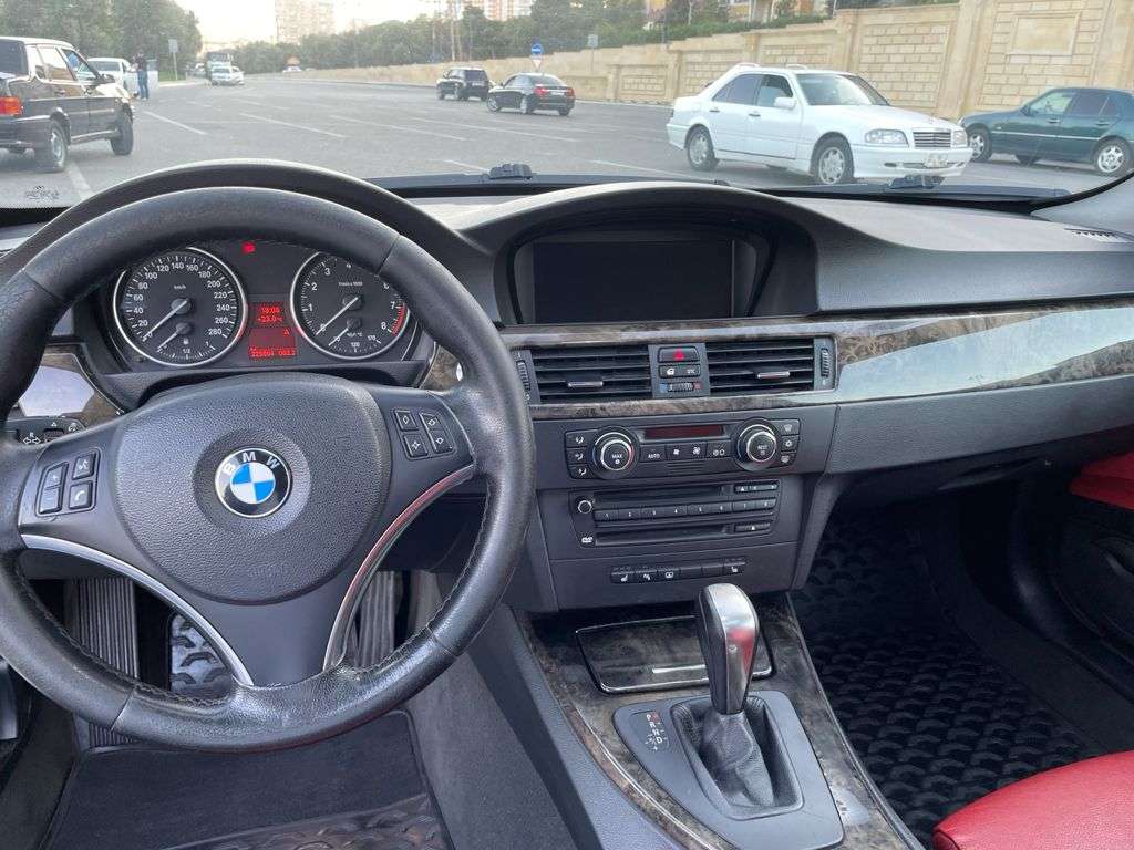 BMW 325, 2007 il, 2.5 L, 229 000 km