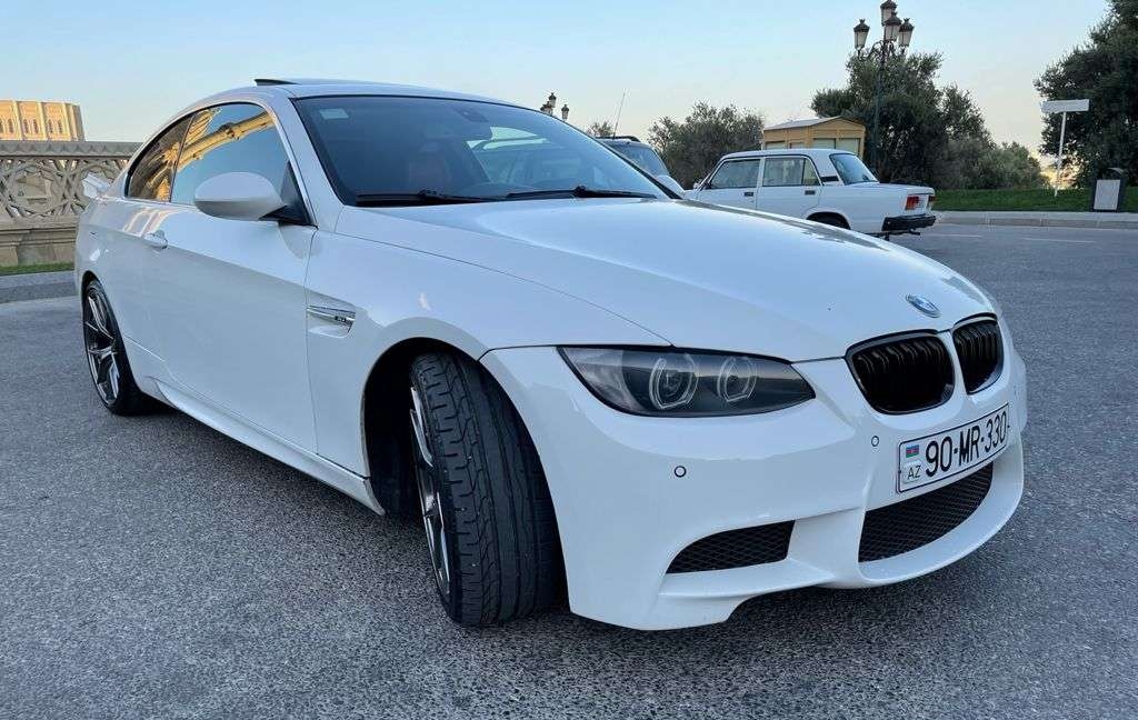 BMW 325, 2007 il, 2.5 L, 229 000 km