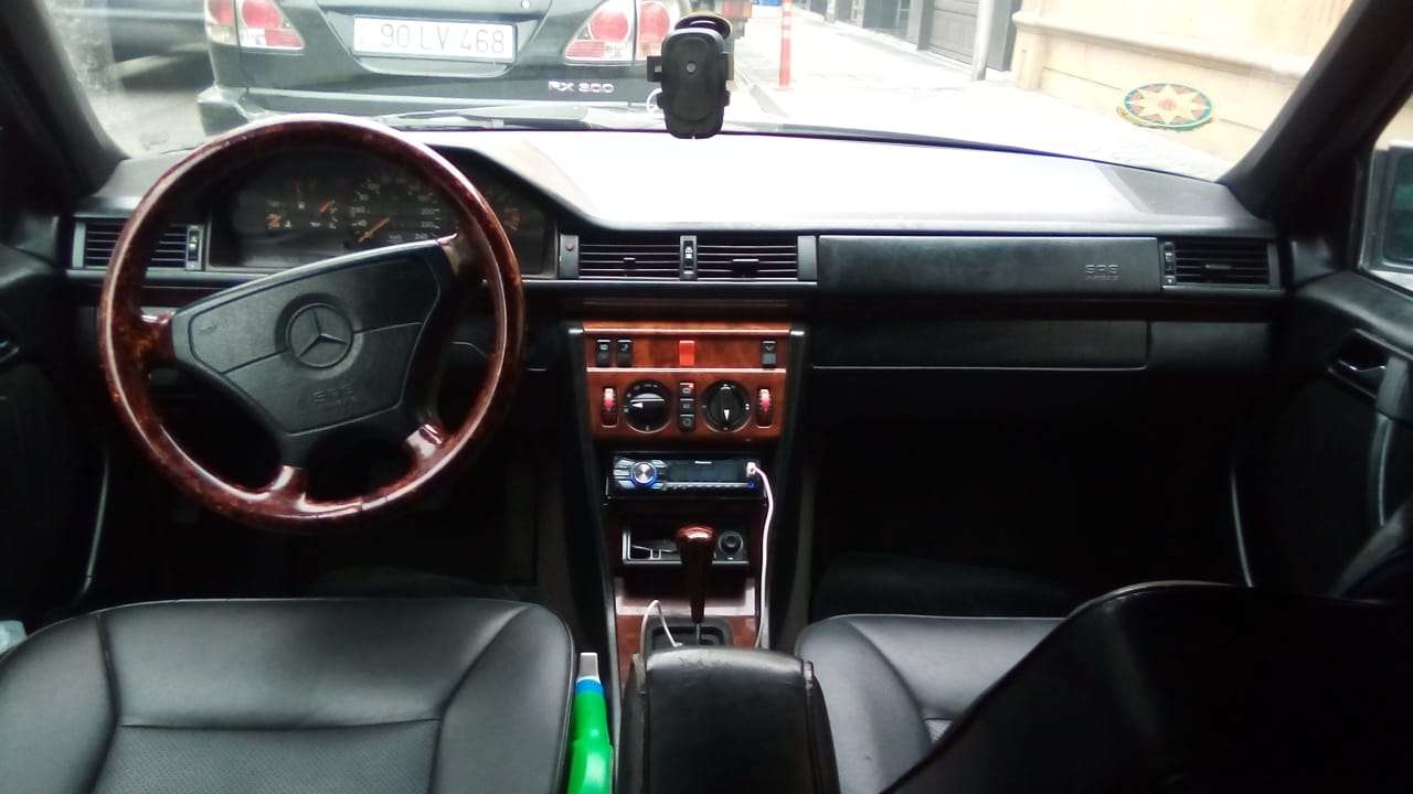 Mercedes E 220, 1995 il, 2.2 L, 350 000 km