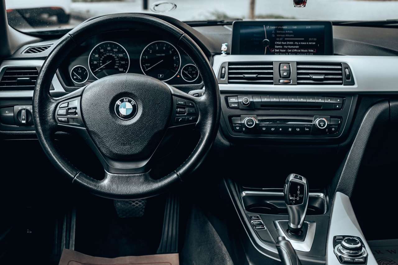 BMW 328, 2012 il, 2.0 L, 215 652 km