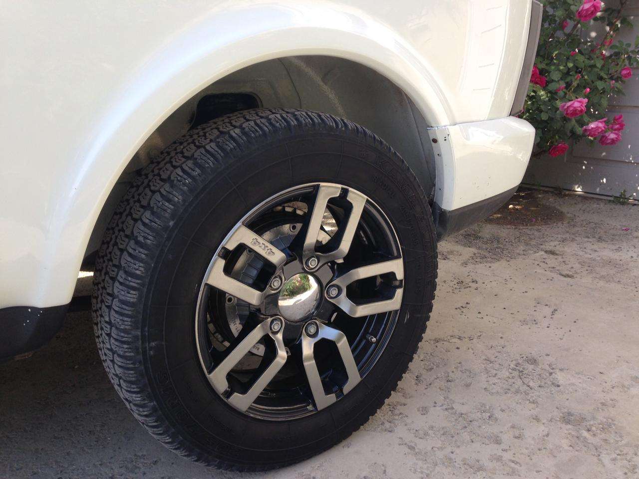LADA (VAZ) Niva, 2015 il, 1.7 L, 15 000 km