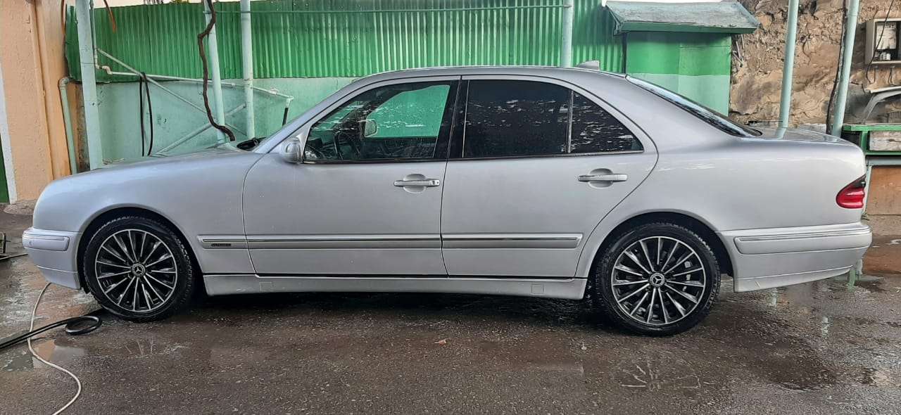 Mercedes E 320, 2001 il, 3.2 L, 424 395 km