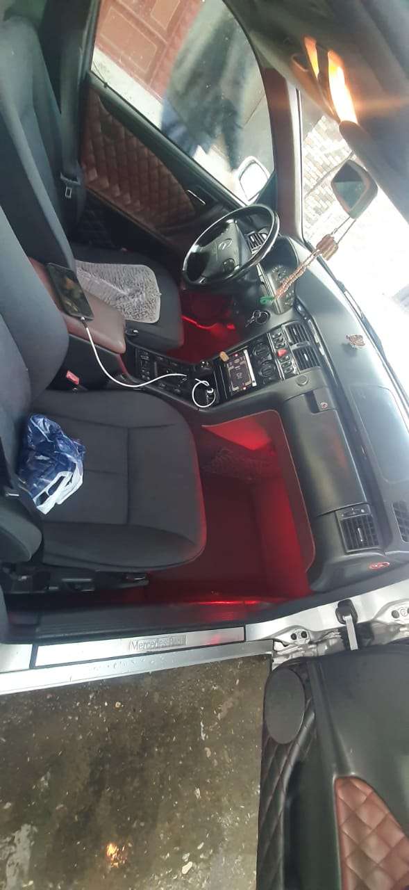 Mercedes E 320, 2001 il, 3.2 L, 424 395 km