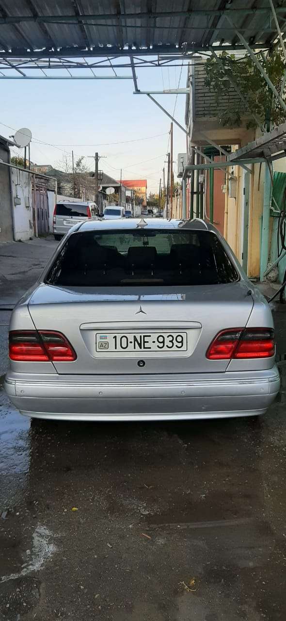 Mercedes E 320, 2001 il, 3.2 L, 424 395 km