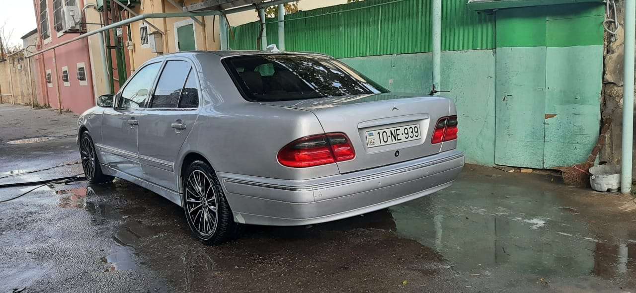 Mercedes E 320, 2001 il, 3.2 L, 424 395 km