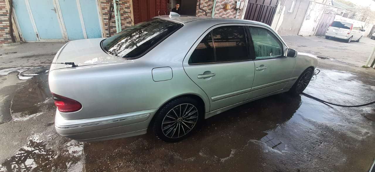 Mercedes E 320, 2001 il, 3.2 L, 424 395 km