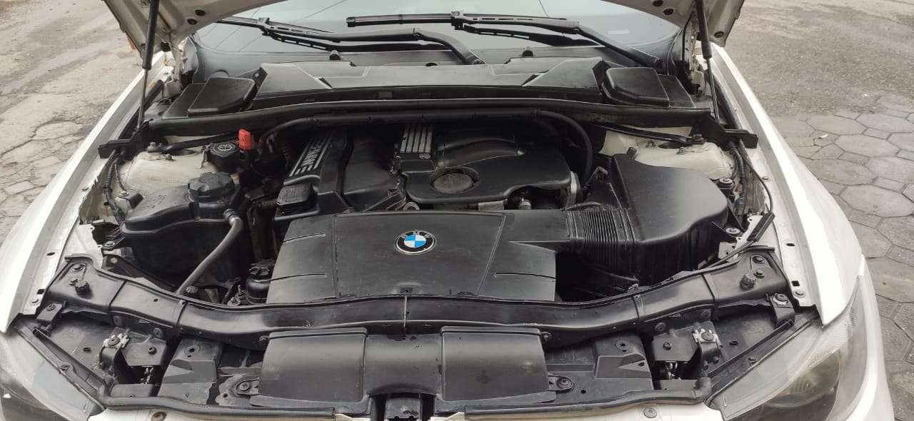 BMW 320, 2006 il, 2.0 L, 284 000 km