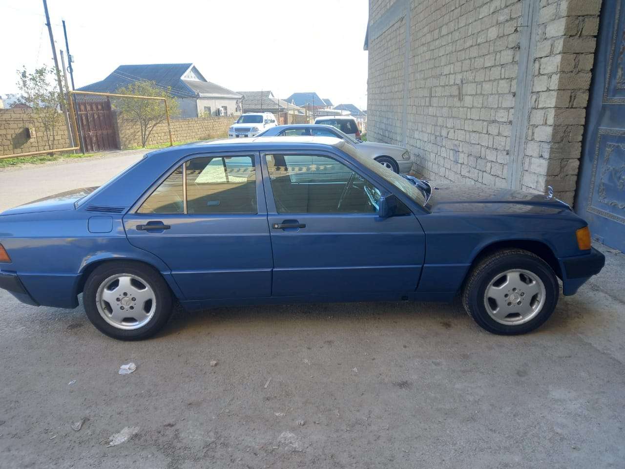 Mercedes 190, 1991 il, 2.0 L, 350 000 km
