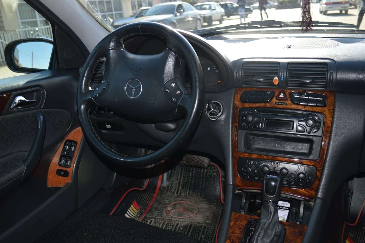 Mercedes C 240, 2000 il, 2.6 L, 172 000 km