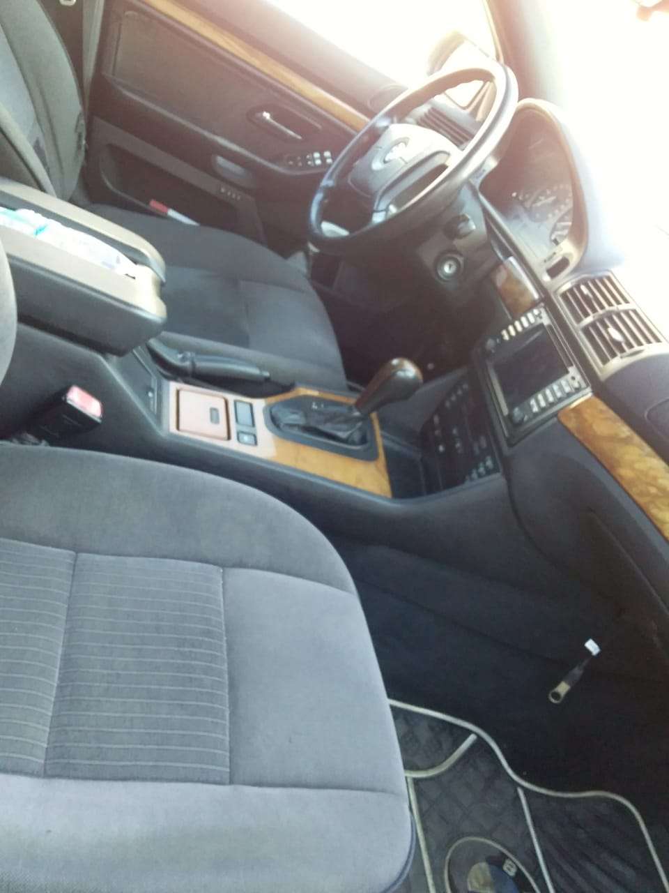 BMW 528, 1997 il, 2.5 L, 319 000 km