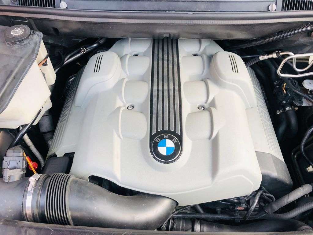 BMW X5, 2004 il, 4.4 L, 215 000 km
