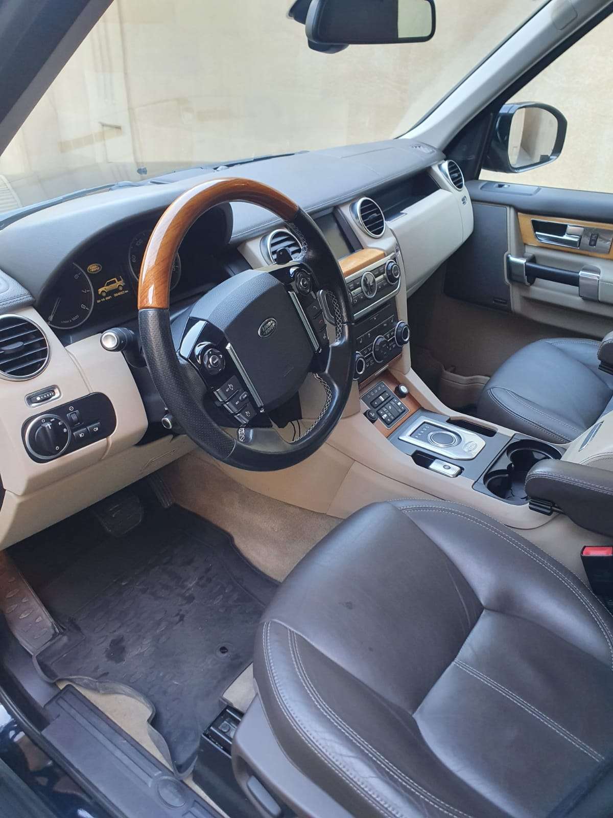 Land Rover Discovery, 2015 il, 3.0 L, 84 000 km