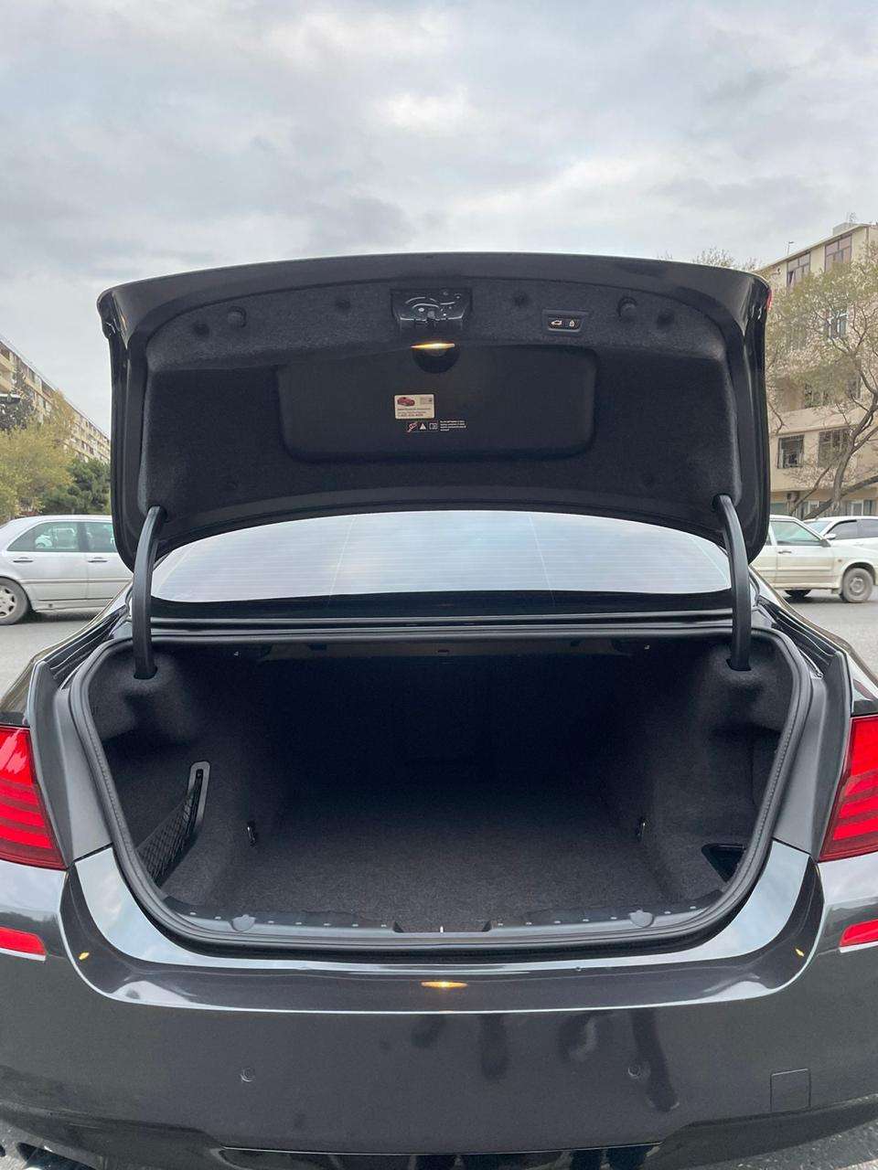 BMW 528, 2012 il, 2.0 L, 82 000 km