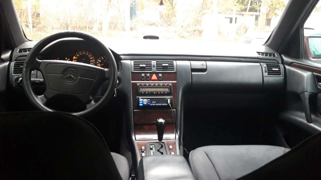 Mercedes E 230, 1997 il, 2.3 L, 290 000 km