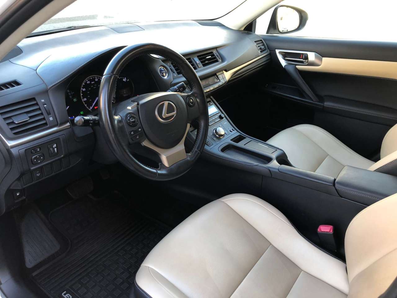 Lexus CT 200h, 2014 il, 1.8 L, 108 000 km