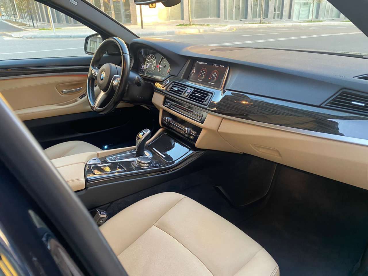 BMW 528, 2015 il, 2.0 L, 75 000 km