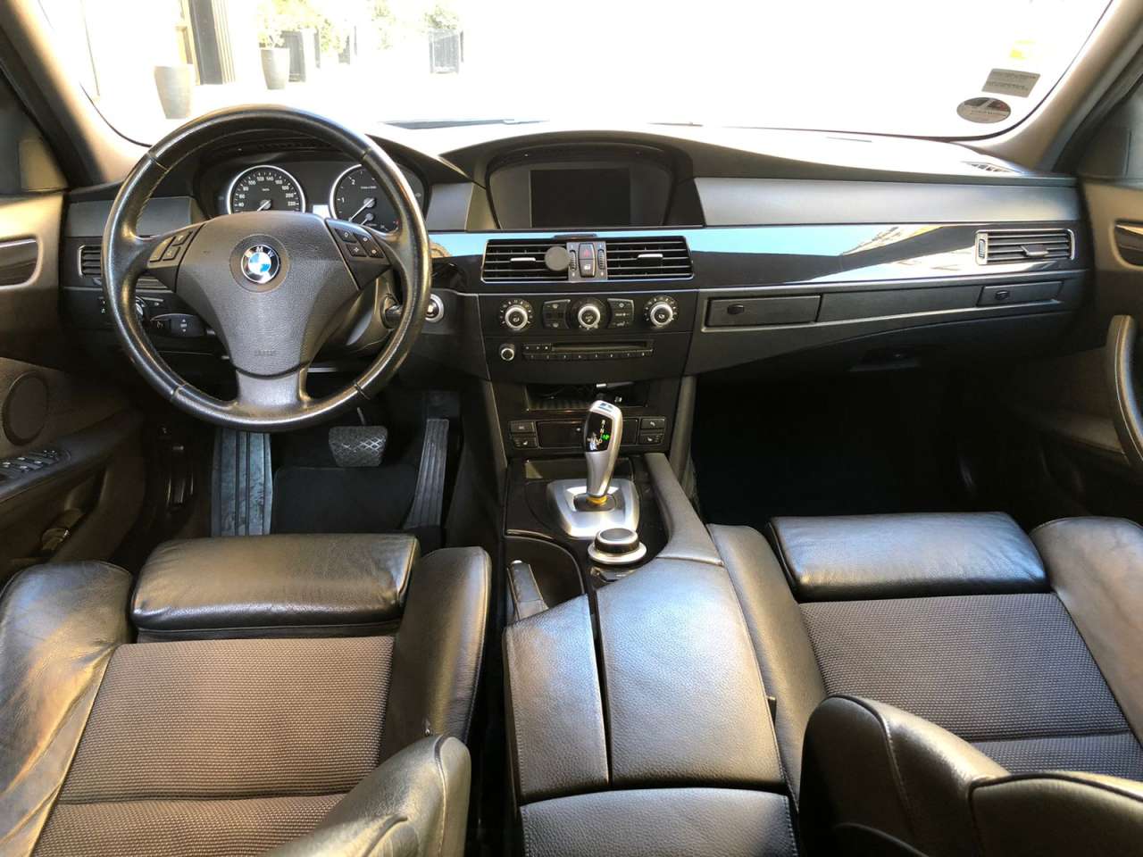 BMW 520, 2008 il, 2.0 L, 270 000 km