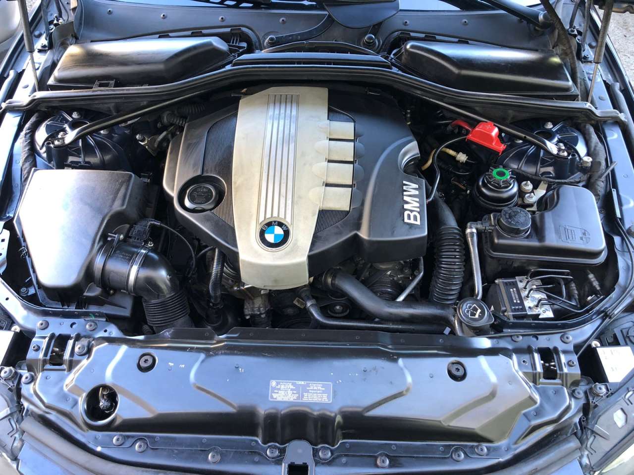 BMW 520, 2008 il, 2.0 L, 270 000 km