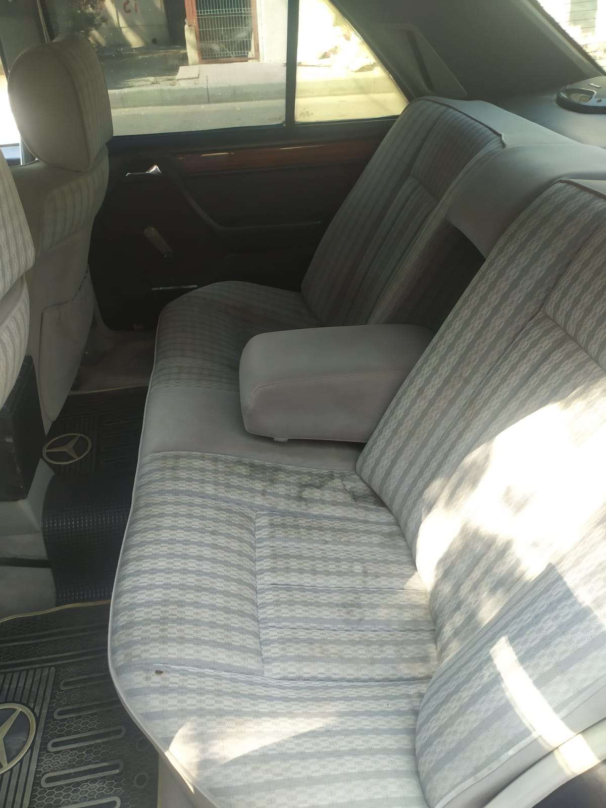Mercedes E 200, 1986 il, 2.0 L, 450 000 km
