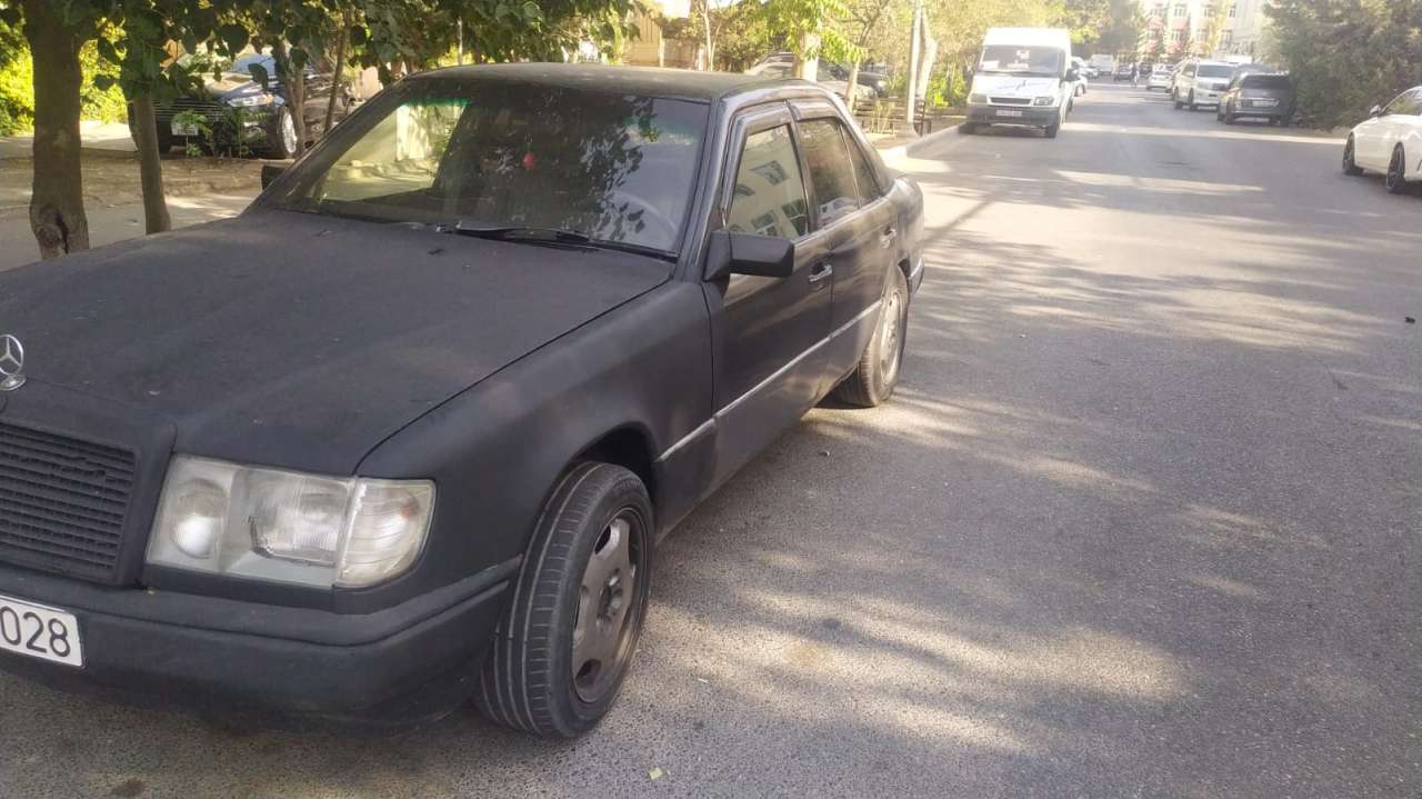 Mercedes E 200, 1986 il, 2.0 L, 450 000 km