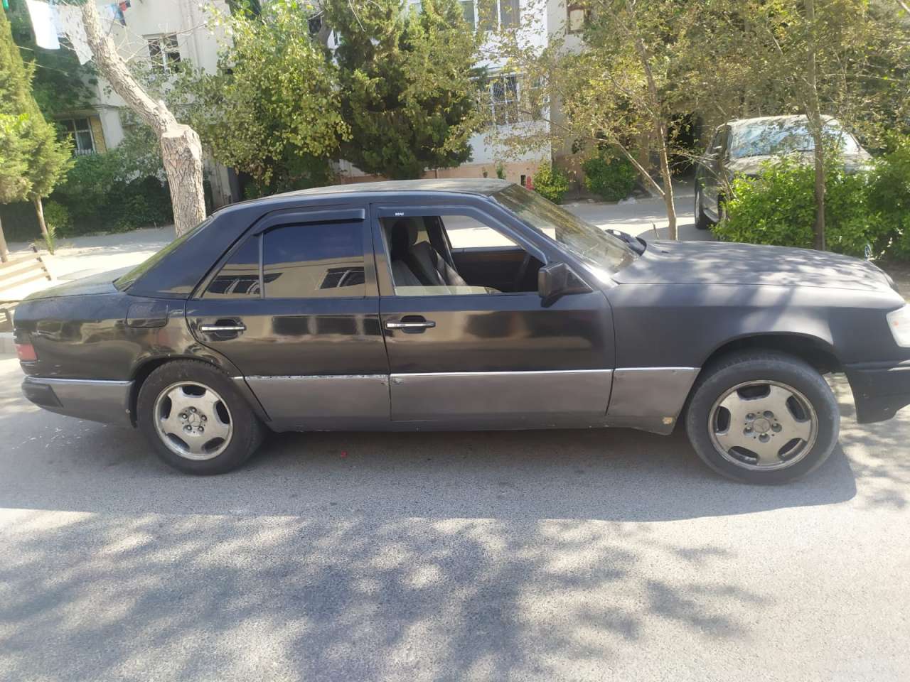 Mercedes E 200, 1986 il, 2.0 L, 450 000 km