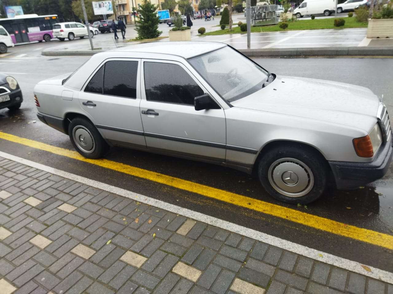 Mercedes E 300, 1987 il, 3.0 L, 385 000 km