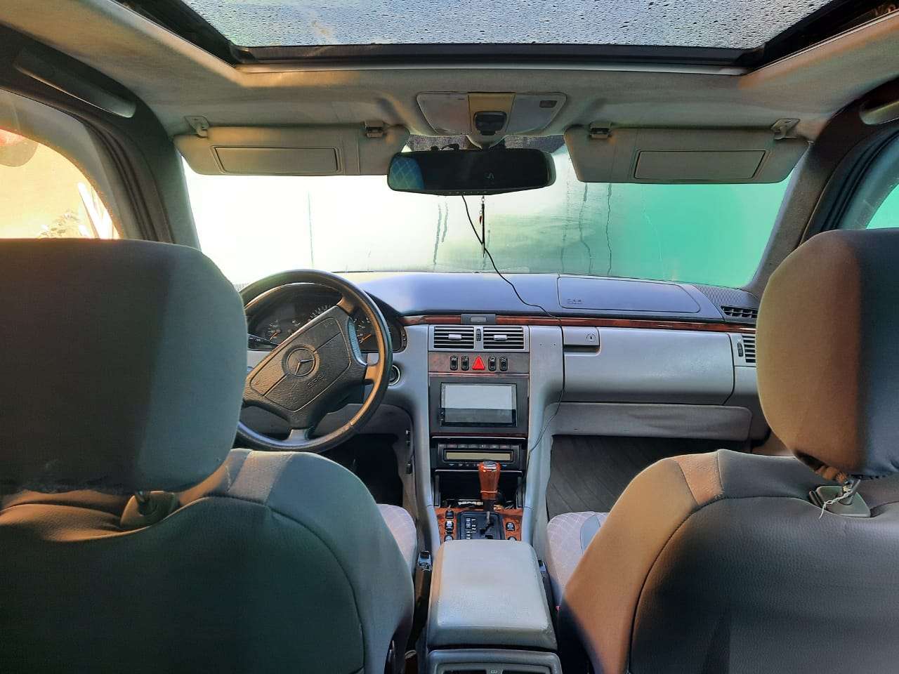 Mercedes E 280, 1998 il, 2.8 L, 375 000 km