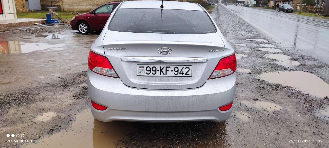 Hyundai Accent, 2011 il, 1.4 L, 200 000 km
