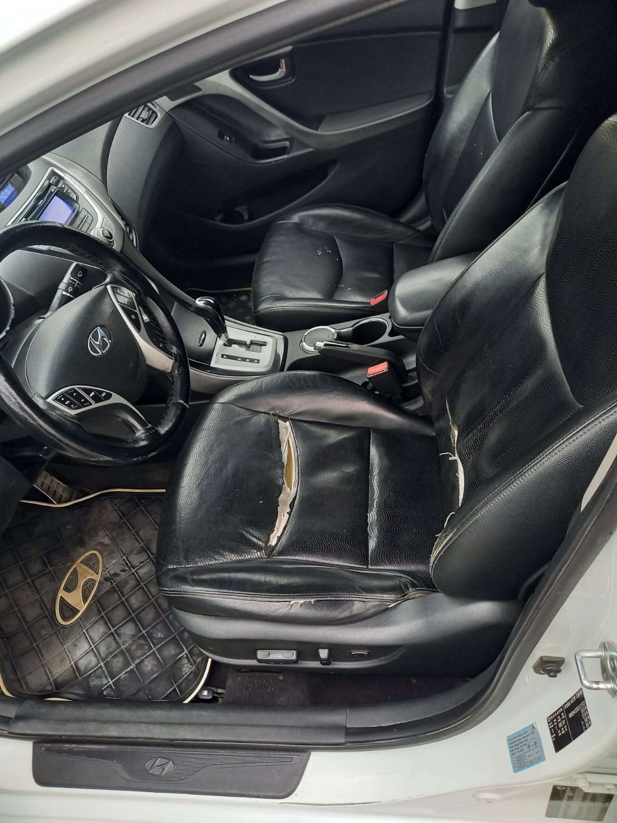 Hyundai Elantra, 2011 il, 1.8 L, 315 000 km