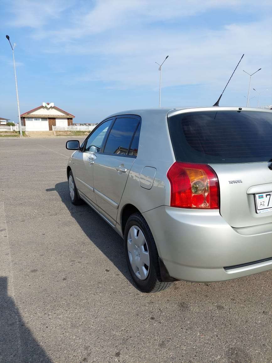 Toyota Corolla, 2005 il, 1.4 L, 180 000 km
