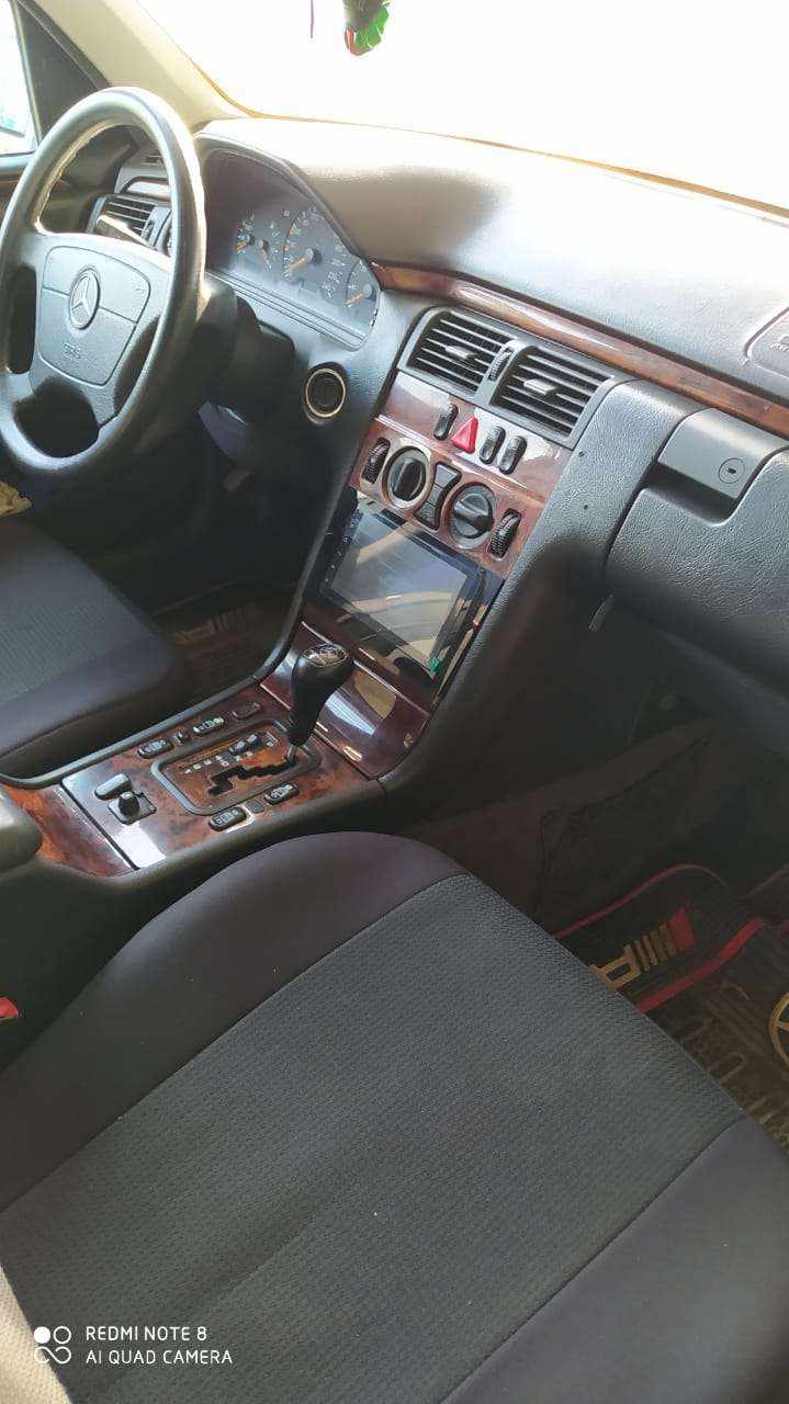 Mercedes E 220, 1998 il, 2.2 L, 394 316 km