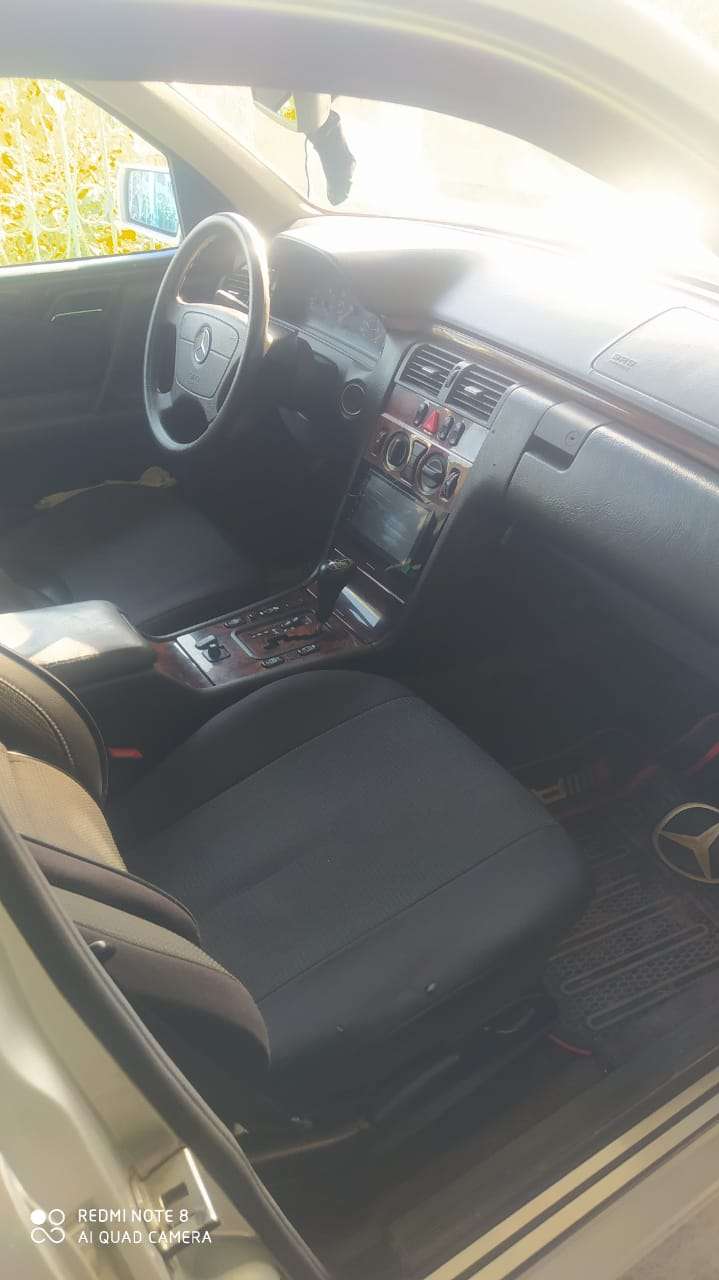 Mercedes E 220, 1998 il, 2.2 L, 394 316 km