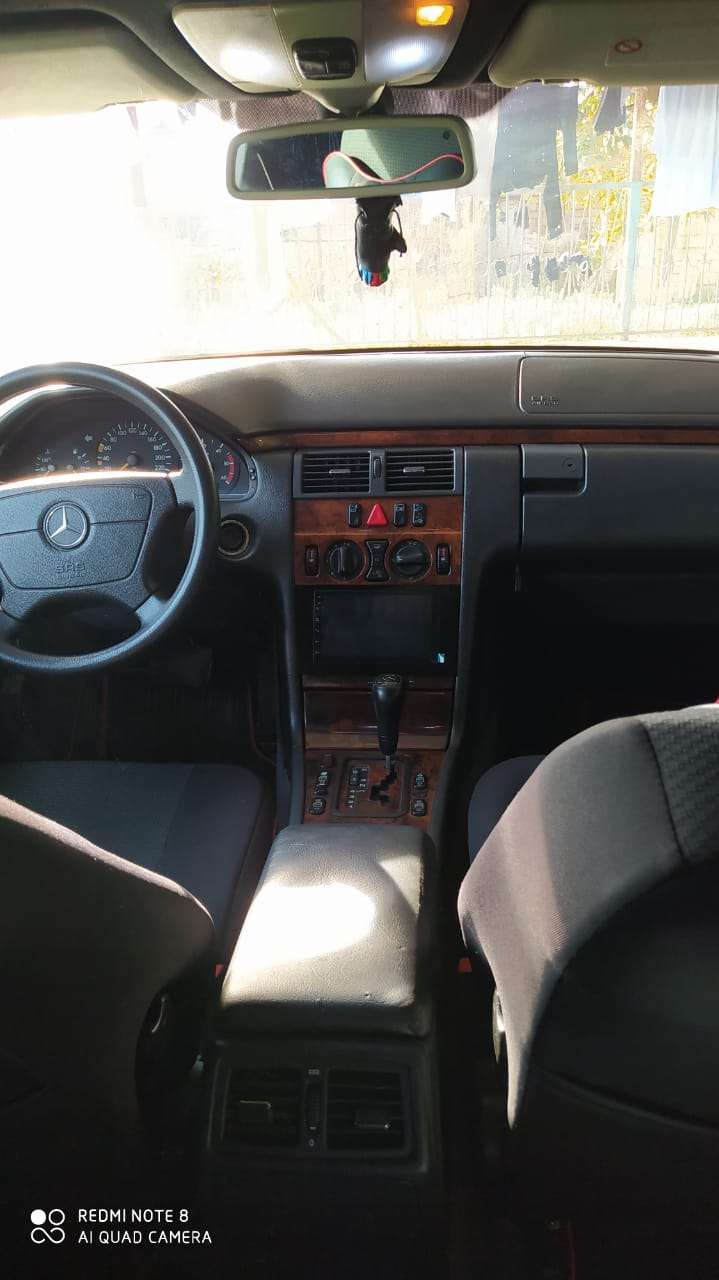 Mercedes E 220, 1998 il, 2.2 L, 394 316 km