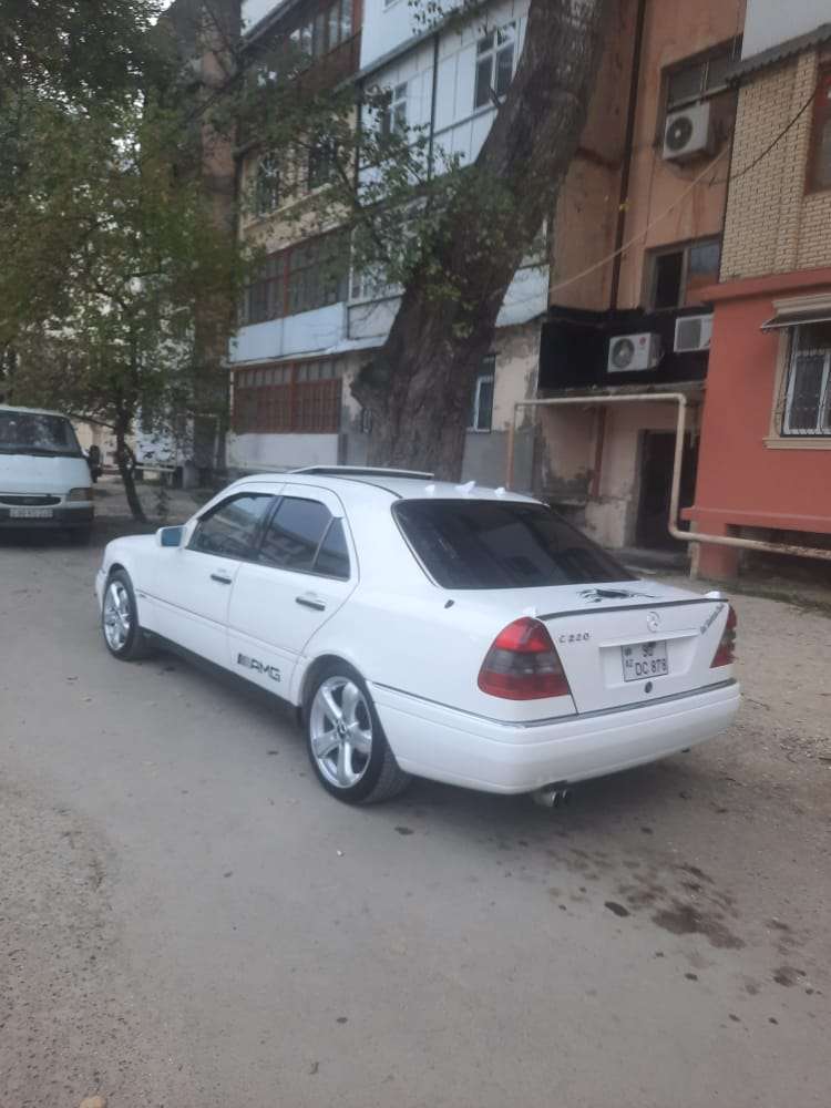 Mercedes C 220, 1995 il, 2.2 L, 299 366 km